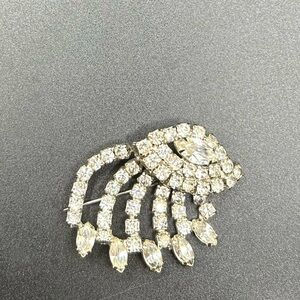Vintage La Rel rhinestones brooch